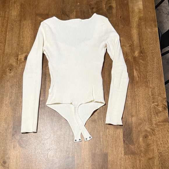 Abercrombie & Fitch Ribbed Cream Top - Picture 3 of 3